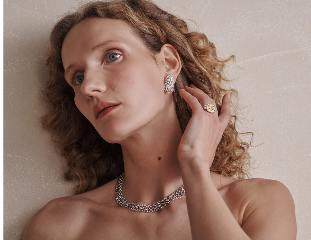 Huggie Earrings: A Timeless Accessory - THE SOLIST