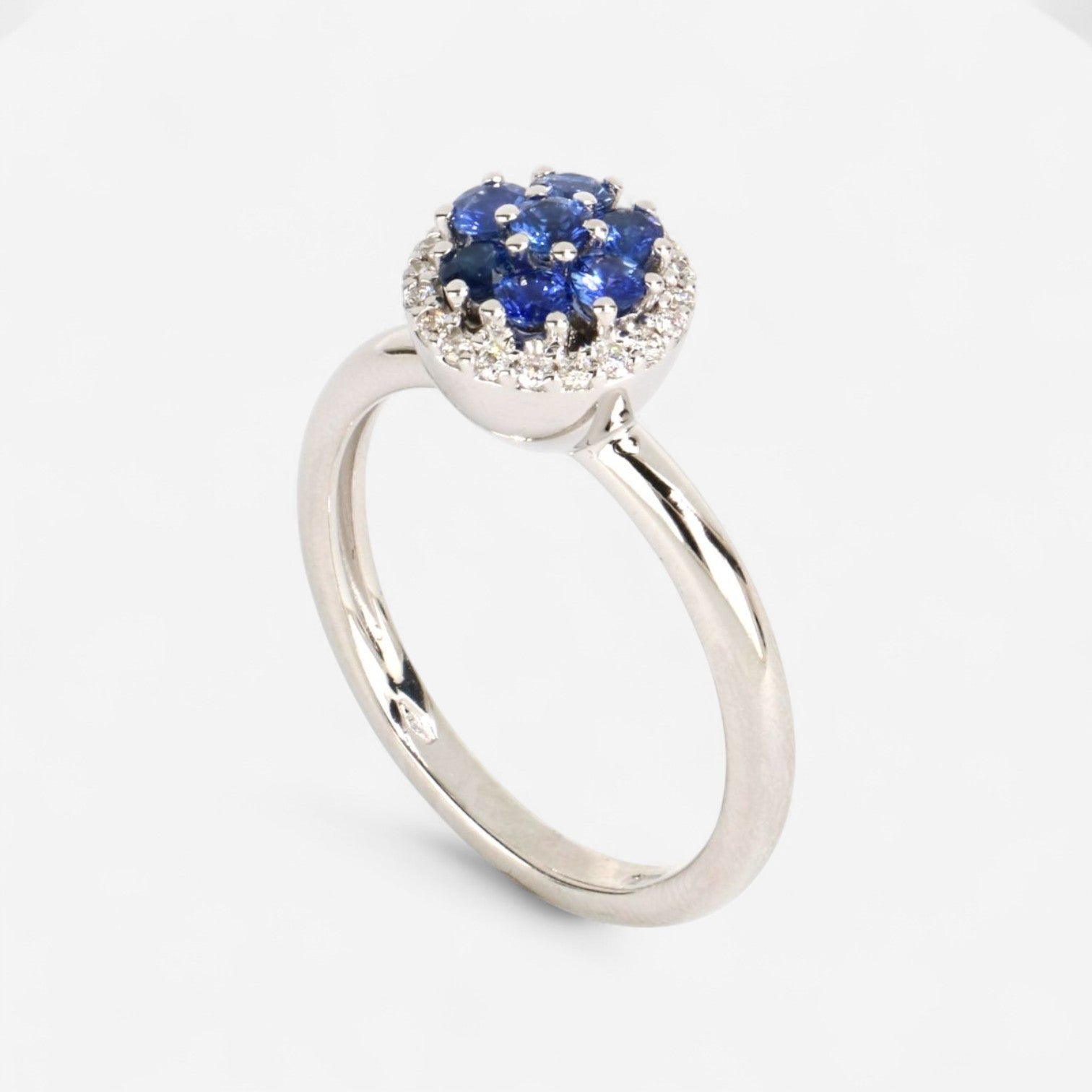 TAVANTI - 18KT White Gold, Brill, Sapphire Ring ( Diamonds 0.12ctw G Si, Sapphire)-JF-20-0179F - 144
Ring size 8, top 9.5mm. - THE SOLIST