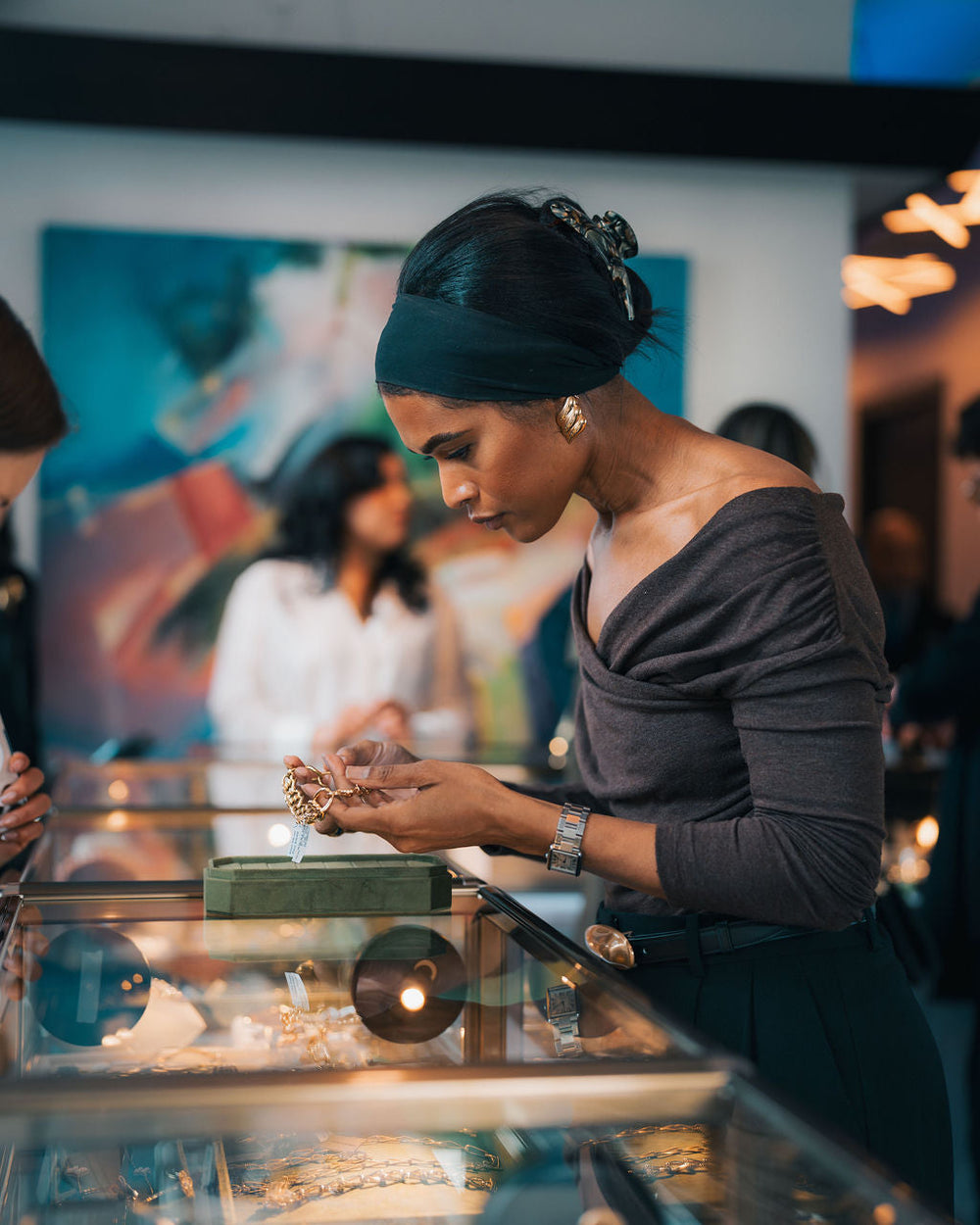 The Solist vs. Traditional Luxury Retail: How the Two Ways of Buying Actually Differ