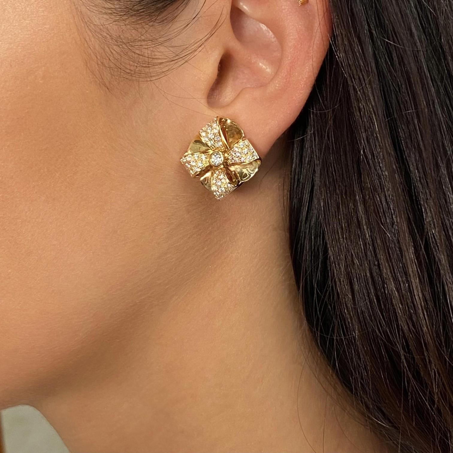 Luca Carati 18K Yellow Gold Diamond Flower Earrings 048309