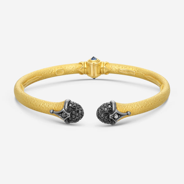 KONSTANTINO - "Callas" (Cuff) - 18K Gold Blk Diamond SAP Bracelet - BLK DIA: 1.26ctw.; SAP, 0.27Ct - BMK07058-18KT-509

Length: 6.5 INCHES
Retail $10,220.00 - THE SOLIST