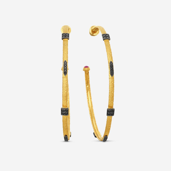 KONSTANTINO - "Callas" (Hoop) - 18K Gold Blk Diamond-Ruby Earrings - Blk Diamond; Ruby - SKMK03157-18KT-516

Length: 2"
Retail $8,230.00 - THE SOLIST