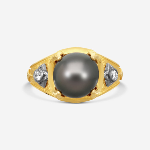 KONSTANTINO - "Callas" 18K Gold Ring - VVS-Bl - Diamond VVS, 0.156ctw.; Cultured Blk Pearl, 9mm - DMK01162-18KT-645
Retail $5,180.00 - THE SOLIST