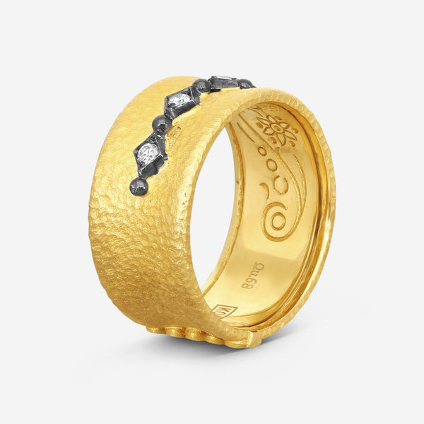 KONSTANTINO - "Callas" 18K Gold Diamond VVS Ring - Diamond VVS 0.113 ctw. - DMK01166-18KT-109
Retail $4,880.00 - THE SOLIST