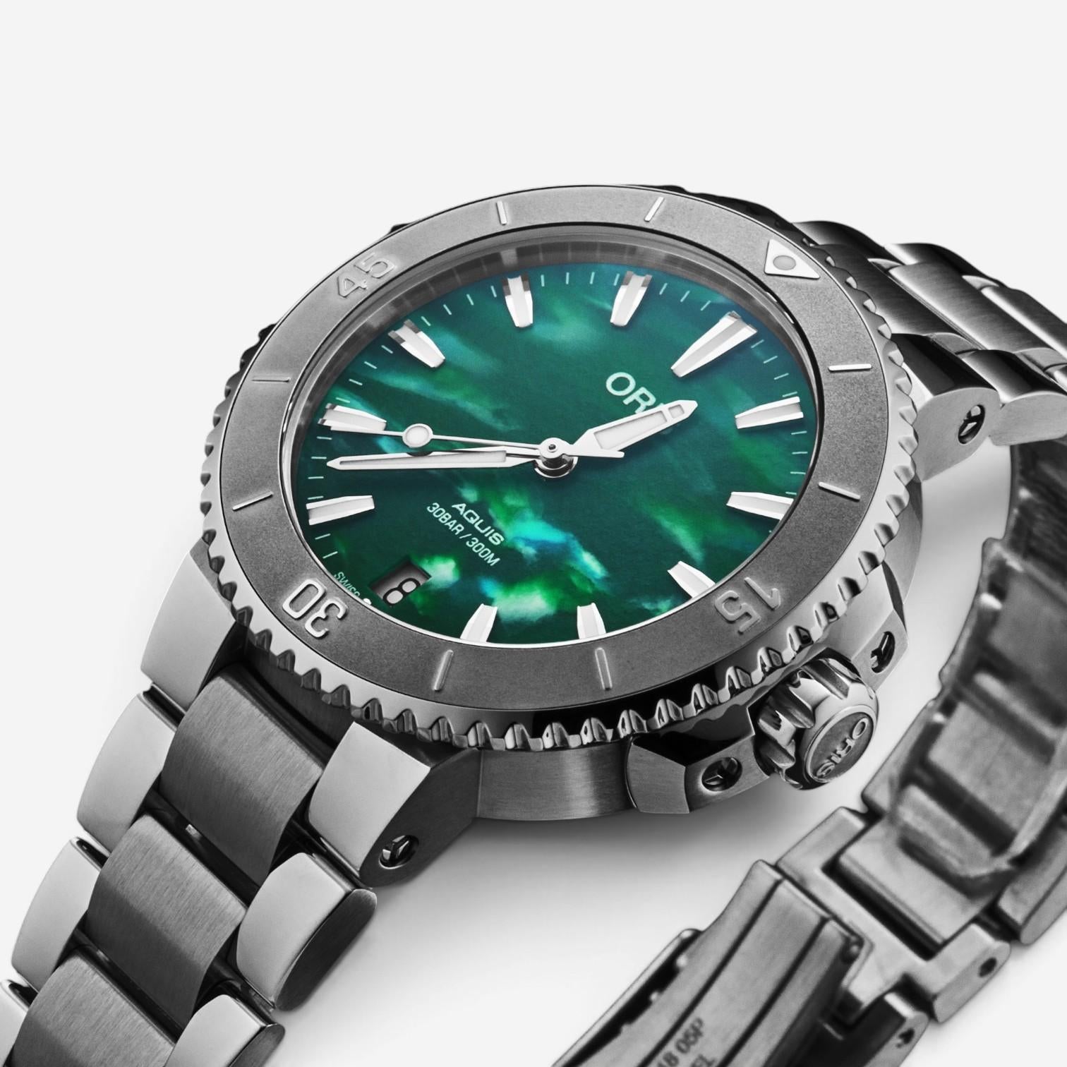 Oris Aquis Stainless Steel Automatic Ladies Watch 01-733-7770-4137-07-8-18-05P