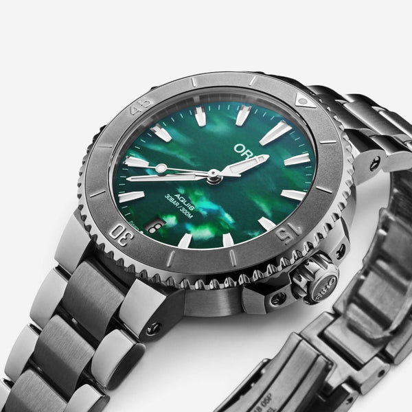 Oris Aquis Stainless Steel Automatic Ladies Watch 01-733-7770-4137-07-8-18-05P