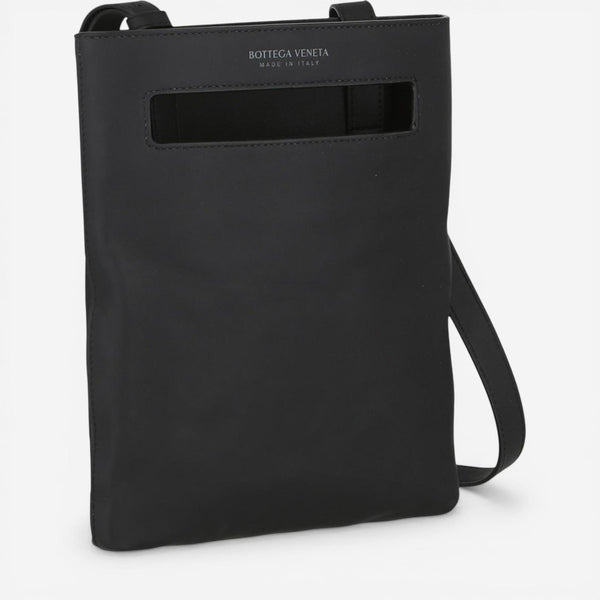 Bottega Veneta Intrecciato Black Leather Messenger Bag 611357VNAA08966