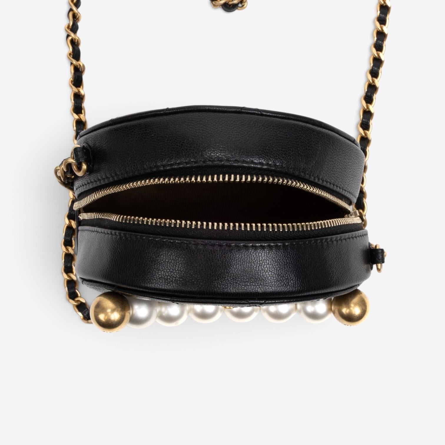Chanel Black Quilted Lambskin Leather Front Pearl Round Chain Clutch AAW6884