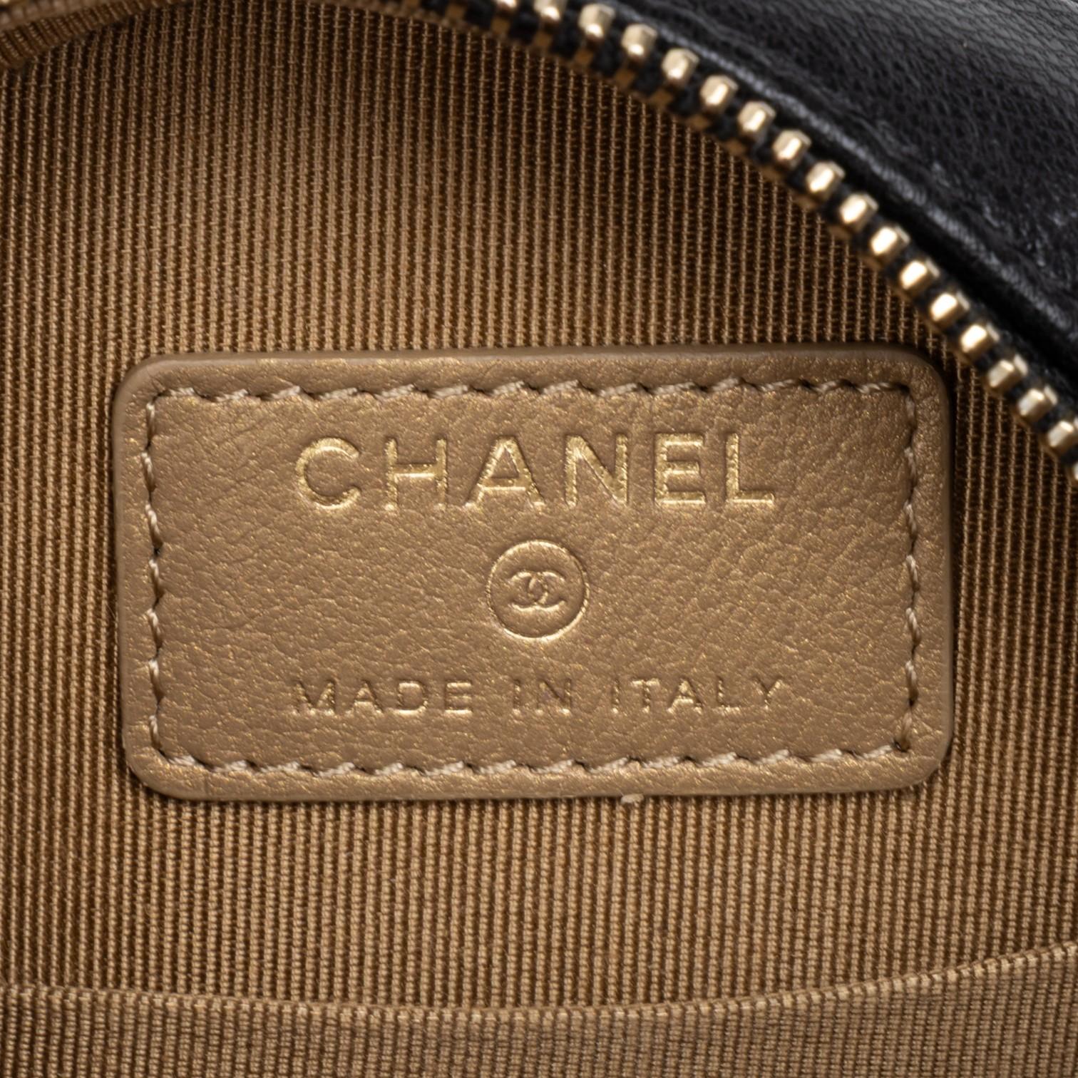 Chanel Black Quilted Lambskin Leather Front Pearl Round Chain Clutch AAW6884
