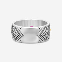 KONSTANTINO – “Dome” Sterling Silver & 18K Yellow Gold, Corundum Ring (COR: 3 mm) – DKJ974-538 S7

Center (COR): 3 mm
Ring Size: 7.0
Width: 0.38 in. - THE SOLIST