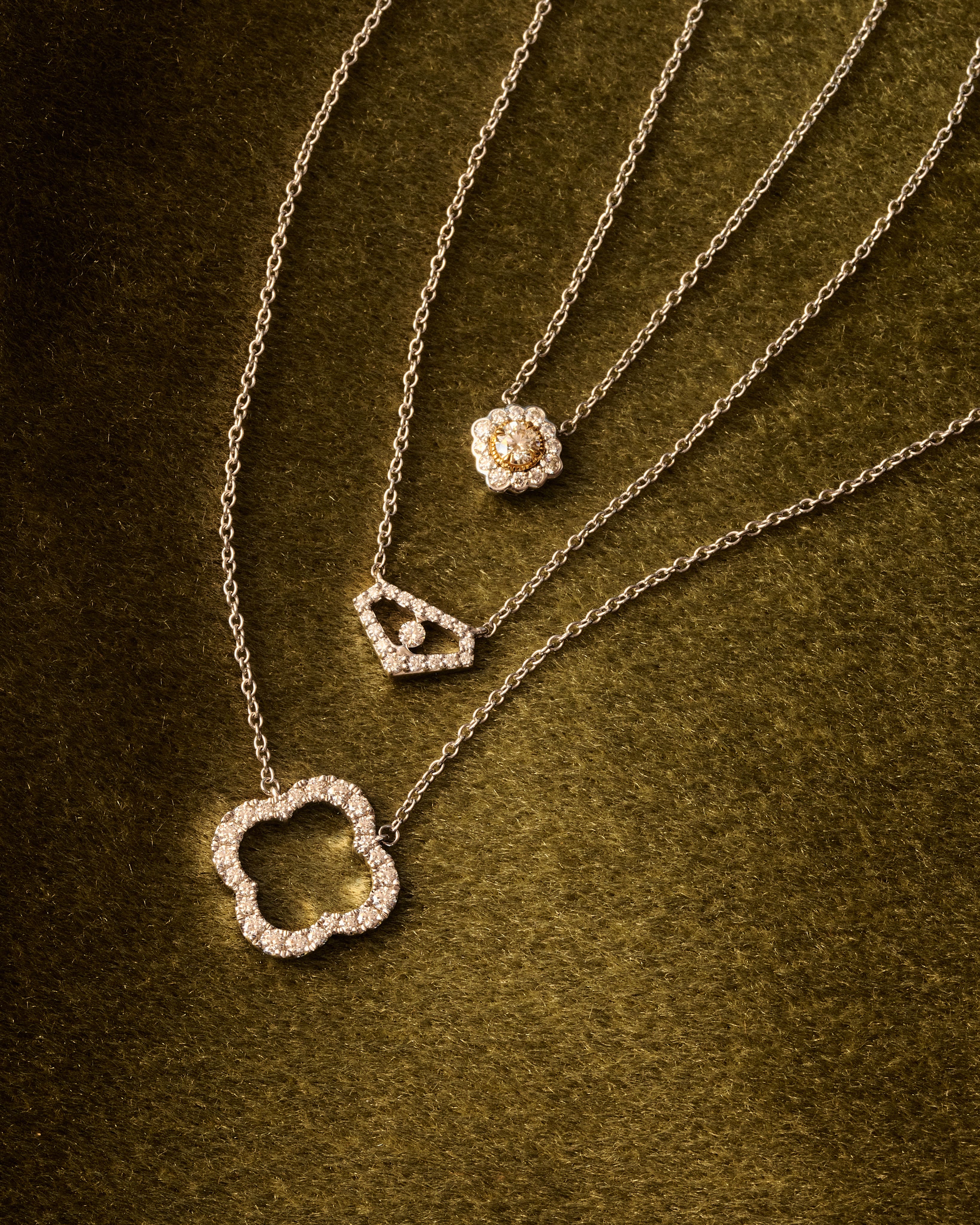 Hearts On Fire Signature 18K White Gold Diamond Petal Pendant HFPSIGP00348W