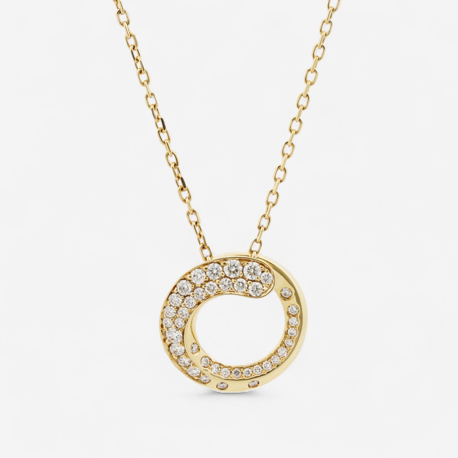 Crivelli 18K Yellow Gold Diamond Circle Pendant Necklace P0009E - THE SOLIST
