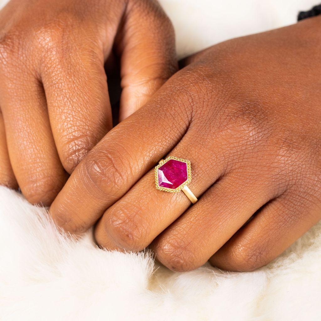 Amáli One of a Kind 18K Yellow Gold Ruby Statement Ring Sz. 7 R-2374-RU