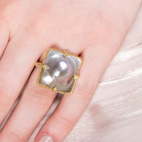 Amáli One of a Kind 18K Yellow Gold Mabe Pearl Statement Ring Sz. 7 R-2467-MP