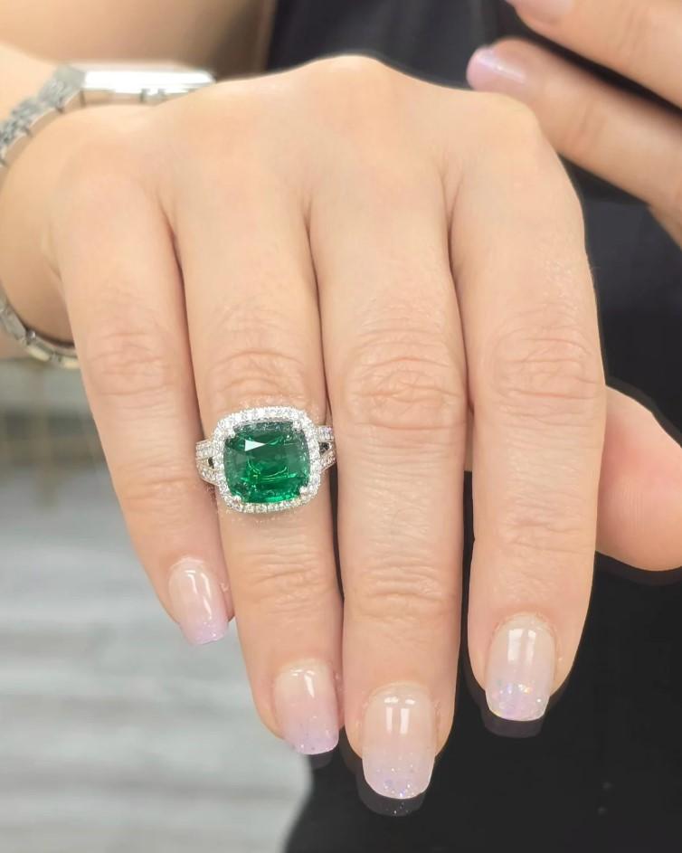 Diana M. Jewels 18K White Gold Emerald & Diamond Statement Ring Sz. 6.5 EDR324