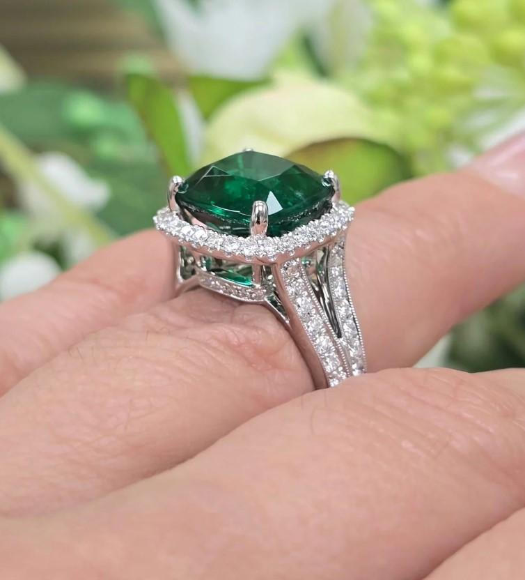 Diana M. Jewels 18K White Gold Emerald & Diamond Statement Ring Sz. 6.5 EDR324