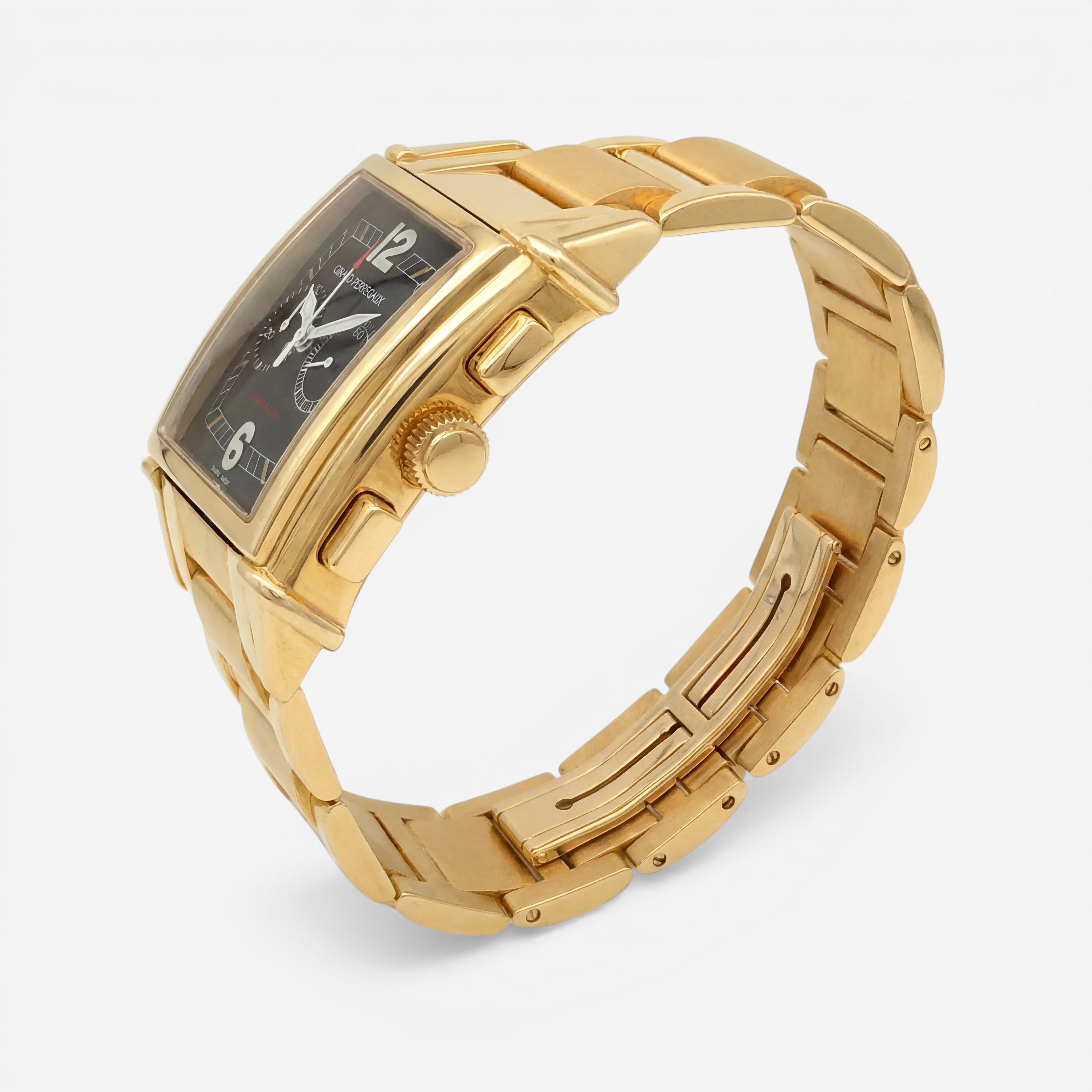 THE SOLIST Girard-Perregaux Vintage 1945 18k yellow gold men's watch with black dial and chronograph.